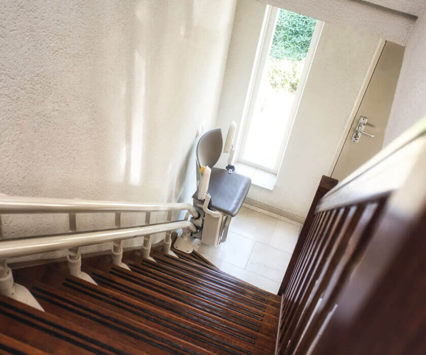 Why Multi Level Living Areas Use Automatic Stair Chair Lift Setup for Easier Indoor Access