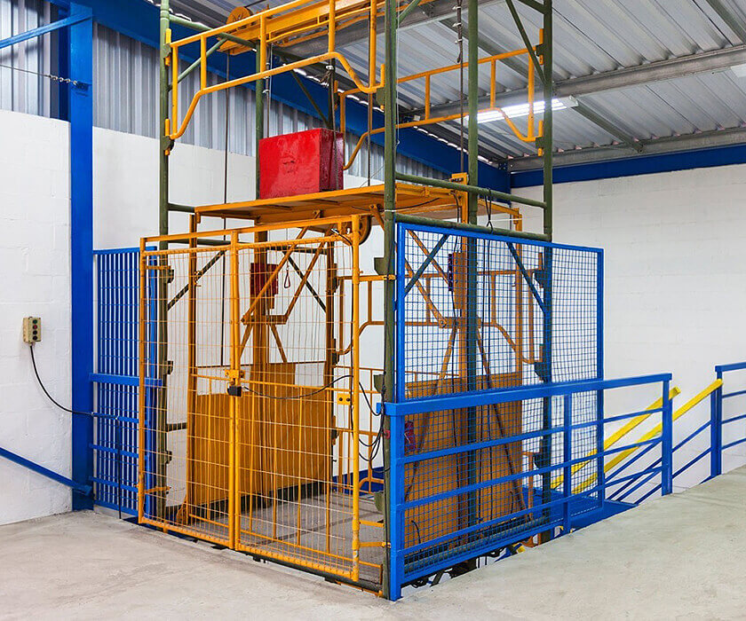 Cost Comparison of Cargo Hydraulic Lift Projects for Commercial Material Handling Facilities